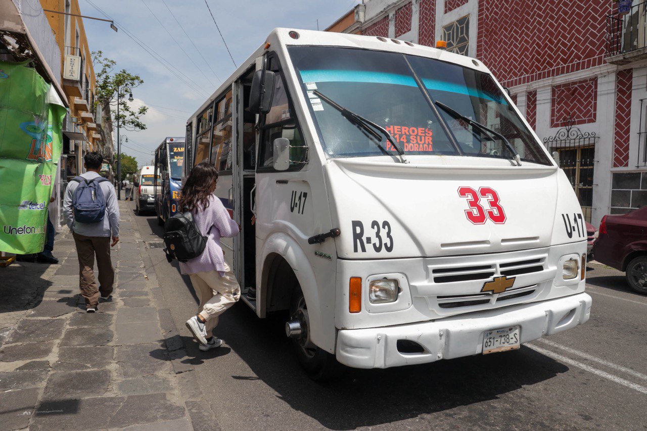 Los estudiantes usuarios del transporte público pagan entre 5.50 y 6 pesos | Foto: EsImagen