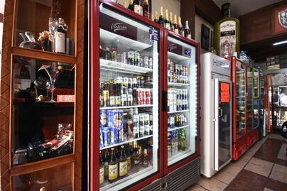 Proponen nuevo horario para vender alcohol en Oxxo y vinaterías de Puebla