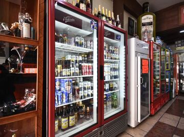 Proponen nuevo horario para vender alcohol en Oxxo y vinaterías de Puebla