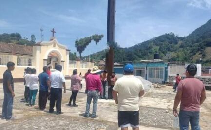 Rescatan a jóvenes de ser linchados por robar unos tenis en Xochitlán