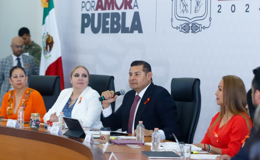 El gobernador de Puebla, Alejandro Armenta, destacó que el 51.6% de reducción de feminicidios son resultados contundentes | Foto: Gobierno del Estado.