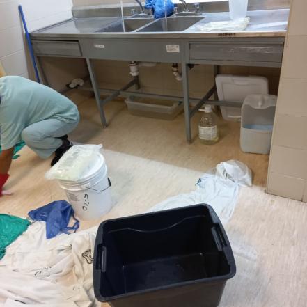 Ahora colapsa drenaje durante cirugía en Hospital IMSS La Margarita