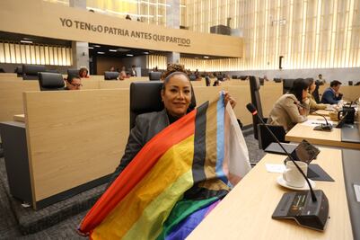 ¡Histórico! Gabriela Chumacero rinde protesta como la primera diputada trans en Puebla