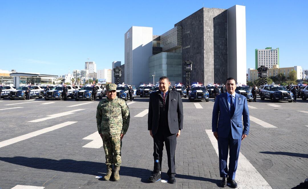 El gobernador Alejandro Armenta entregó 50 patrullas con lectores de placas y tres torres de seguridad con alta tecnología I Foto: EsImagen