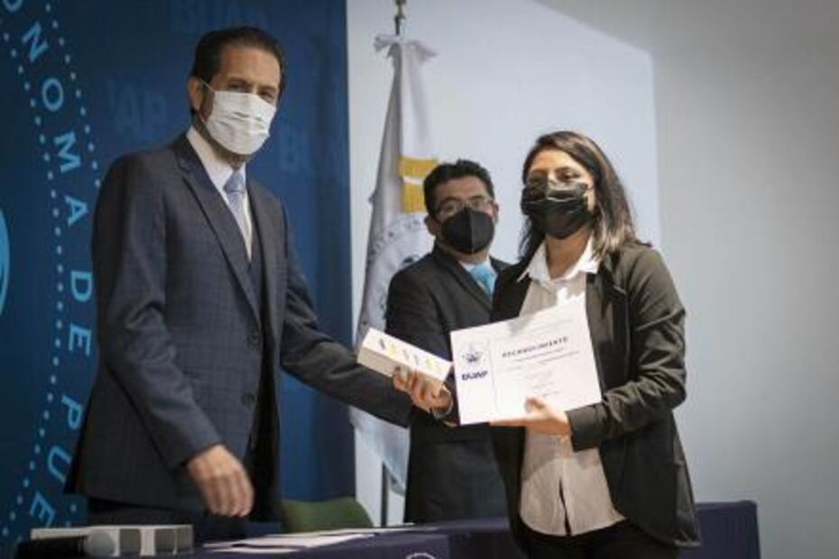 Reconoce rector a ganadores de #EmprendeBUAP