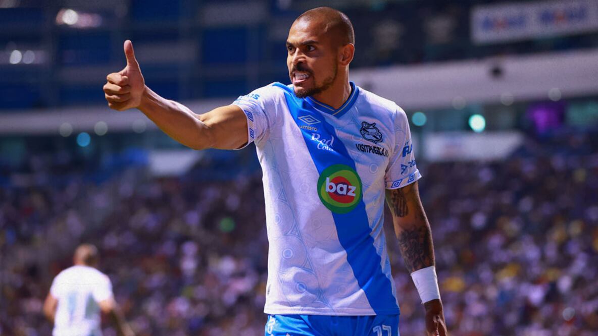 A pesar de su participación limitada, su sólido rendimiento defensivo fue clave para su equipo y le permitió destacarse como uno de los mejores en su posición dentro de la Liga MX.
Foto: Producción El Universal Puebla