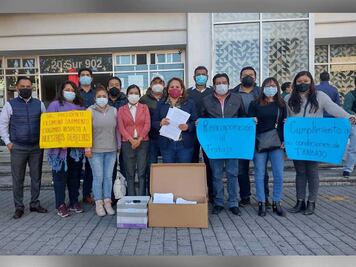 Extrabajadores demandan al presidente municipal de Cuautlancingo