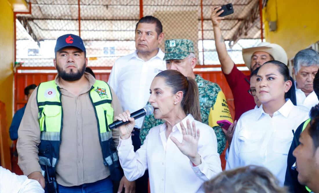 Informó que en Puebla las Fuerzas Armadas implementan los Planes DN-III-E y elementos de la Secretaría de Marina apoyan a las familias afectadas | Foto: Gobierno de Puebla.
