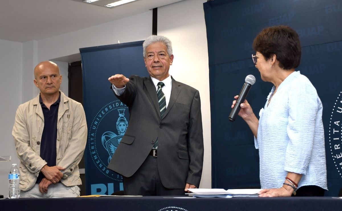 El doctor Felipe Pérez Rodríguez presentó su cuarto informe | Foto: Buap