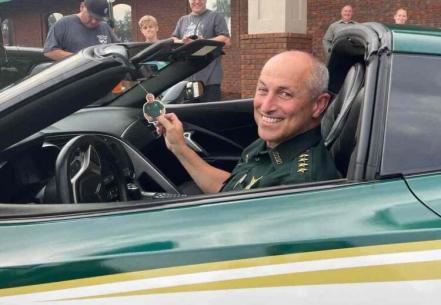 A bordo de un Corvette Z06 la policía de esta ciudad patrulla las calles
