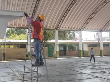 Más de 40 escuelas son beneficiadas con aulas, domos y techados: SEP