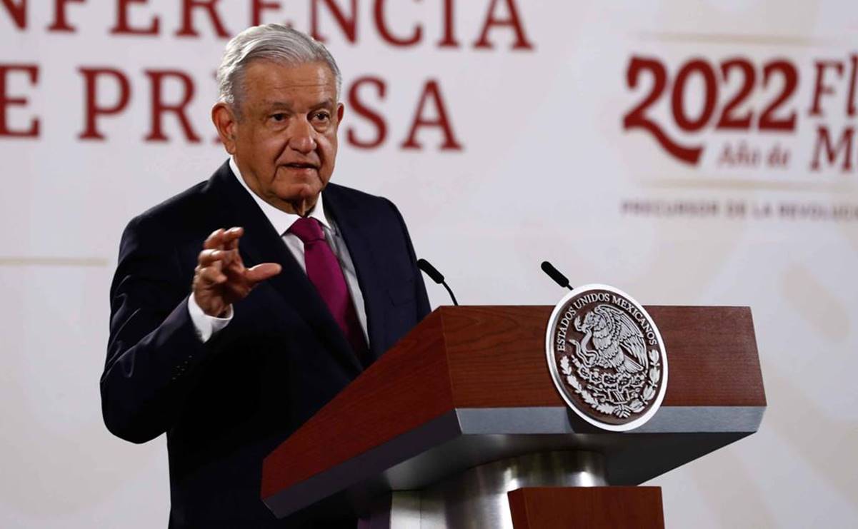 AMLO pide revisar contenidos educativos; gobierno no va a formar a egoístas, asegura