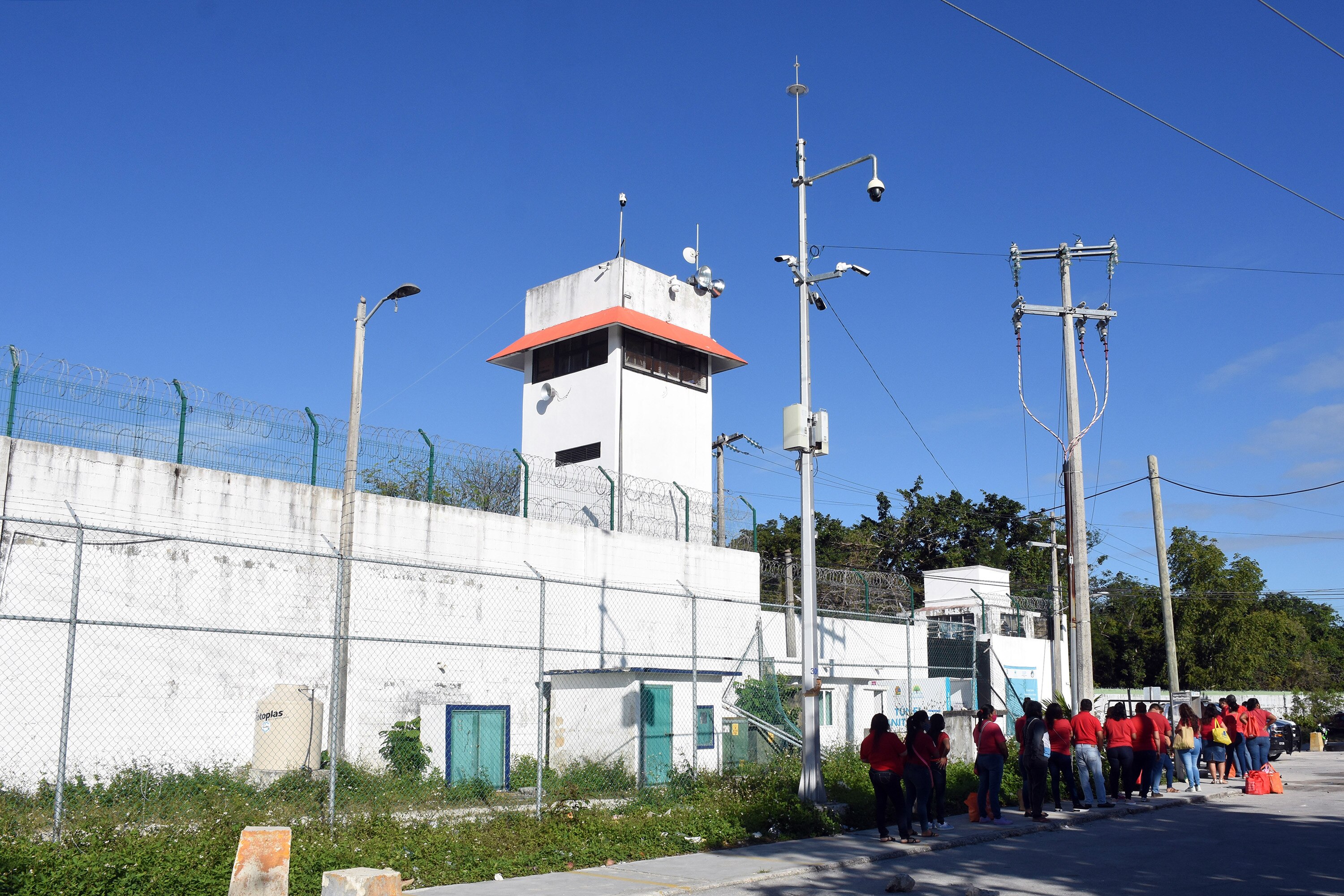 Presos por delitos no graves podrían ser liberados, adelanta Barbosa