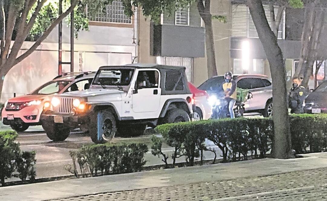 En su intento por evitar ser asaltado, Samuel intentó huir en su Jeep, pero chocó y fue alcanzado los sujetos. Foto: Especial