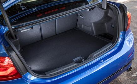 Rescatan a chofer encajuelado en un BMW en Coronango, Puebla 