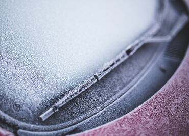 ¿Por qué no es bueno calentar el auto en invierno?