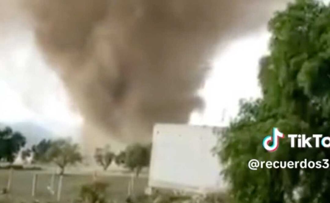 Habitantes de Santa María Techachalco aseguran que es la primera vez que observan un tornado de esa magnitud | Foto: Captura de Pantalla