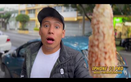Youtuber compró iPhone 13 para presumir cómo se come un elote