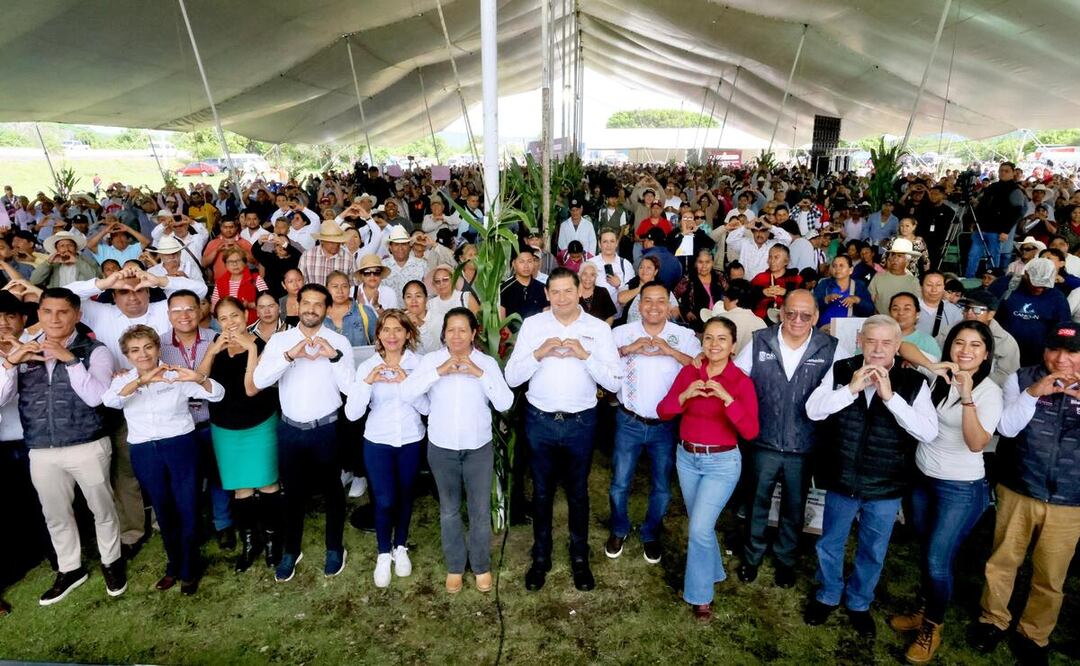 Se entregaron recursos del Programa de Obra Comunitaria para seis municipios y de Transformación del Campo para siete municipios | Foto: Gobierno del Estado
