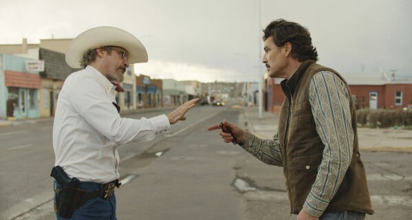 Joaquin Phoenix y Pedro Pascal se presentan como dos caras de la misma moneda, la cual se va deformando de maneras interesantes durante la duración del filme | Foto: A24