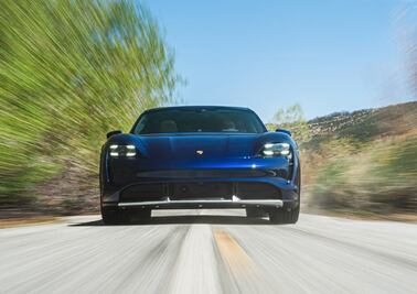 Porsche comienza el camino a la electrificación con el Panamera
