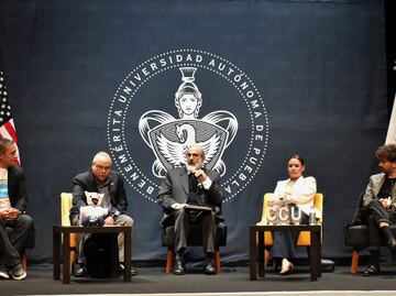 En su visita a la BUAP, Lukas Mejía destacó que la desinformación impacta en la opinión pública