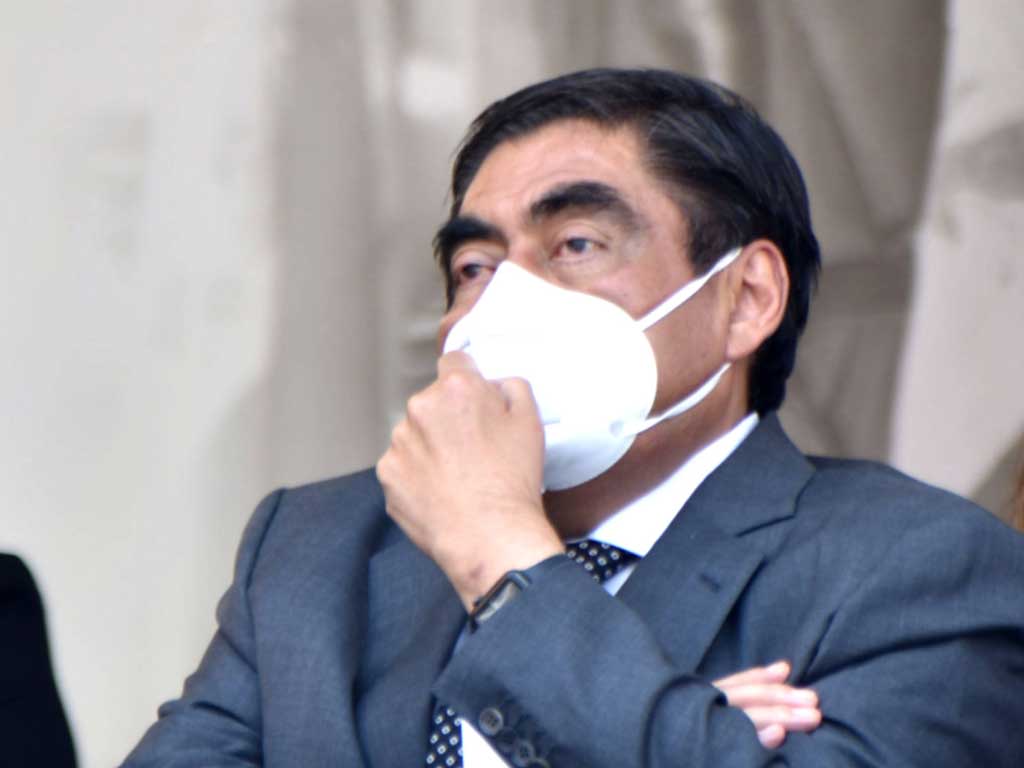 Señala Barbosa que partidos se equivocan al aprovechar amparos para vacunar a menores