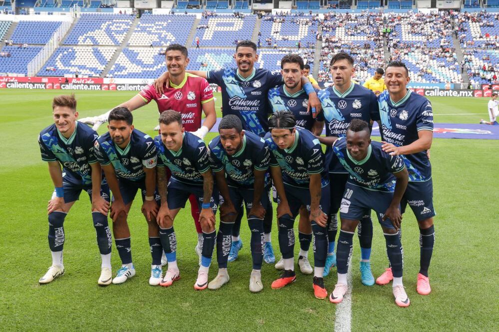 Chepo de la Torre busca fortalecer el juego ofensivo en el Club Puebla | Foto: EsImagen