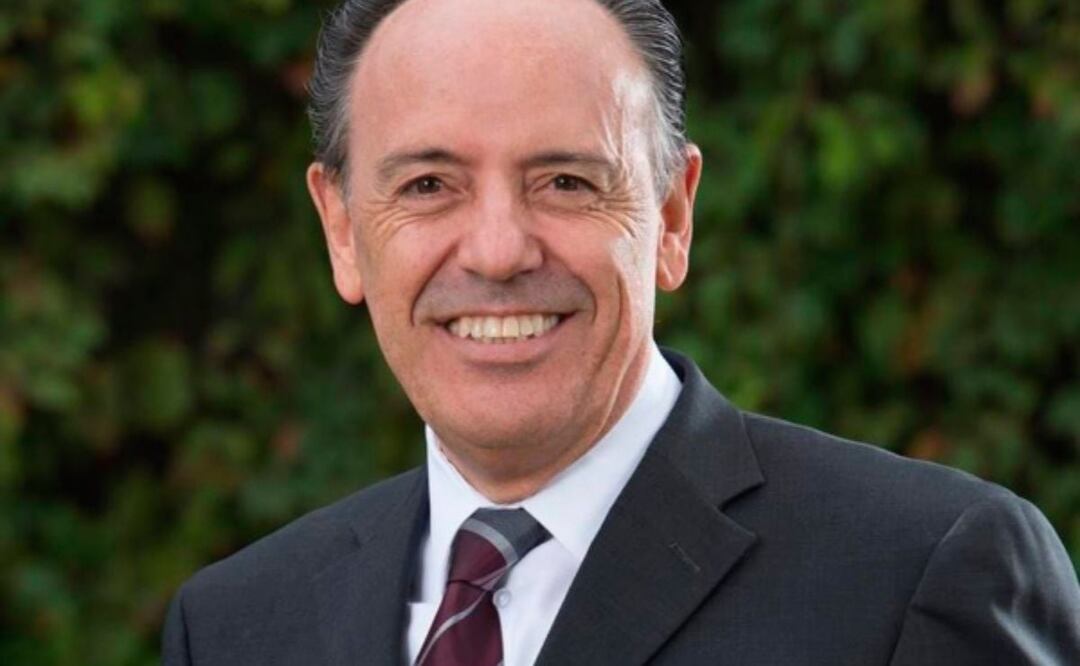 José Alfredo Miranda, director del IESDE, invitó a los empresarios a cursos, programas y conferencias por el 30 aniversario del instituto. | Foto: IESDE