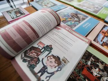 Piden en Puebla recabar firmas para que revisen libros de texto gratuitos