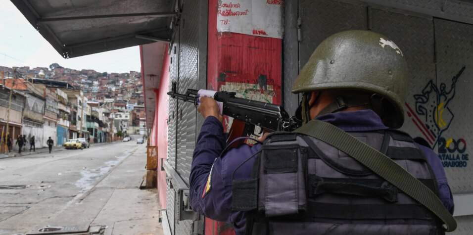 Su habilidad para operar de manera clandestina, con estructuras bien organizadas y ramificadas, sumada a su involucramiento en actividades delictivas como el narcotráfico, la extorsión y el tráfico de armas y personas, eleva aún más su peligrosidad y complica los esfuerzos para desmantelar su red criminal.

Foto: Producción El Universal Puebla