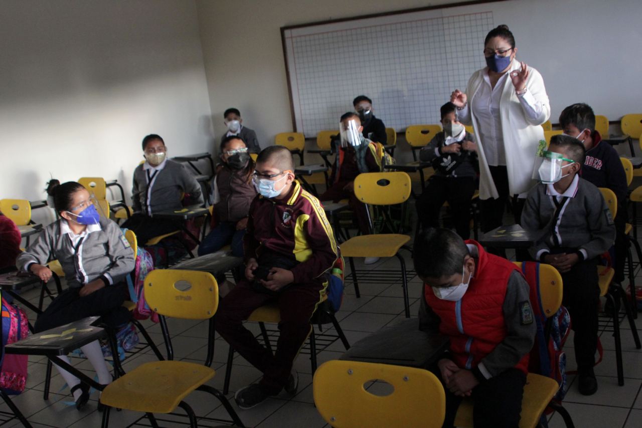 Aumentan contagios de Covid en escuelas, aseguran en redes sociales