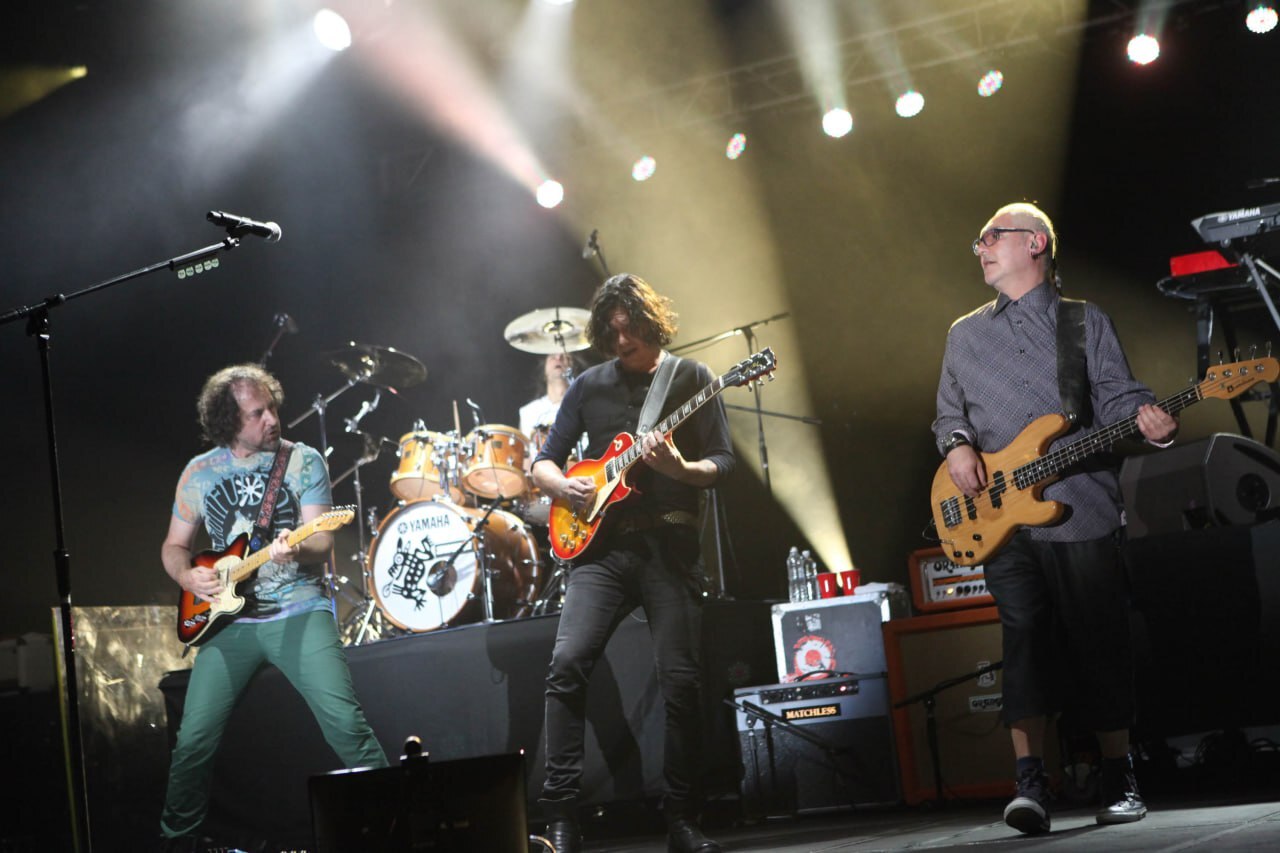 Esta relevancia intergeneracional ha consolidado a Caifanes como una verdadera leyenda del rock latinoamericano, una banda cuya influencia sigue marcando la evolución del género en el ámbito hispanohablante. 

Foto: Producción El Universal Puebla 