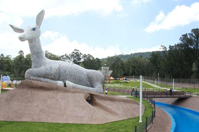 Flor del Bosque, un parque único en el mundo que tiene un venado gigante
