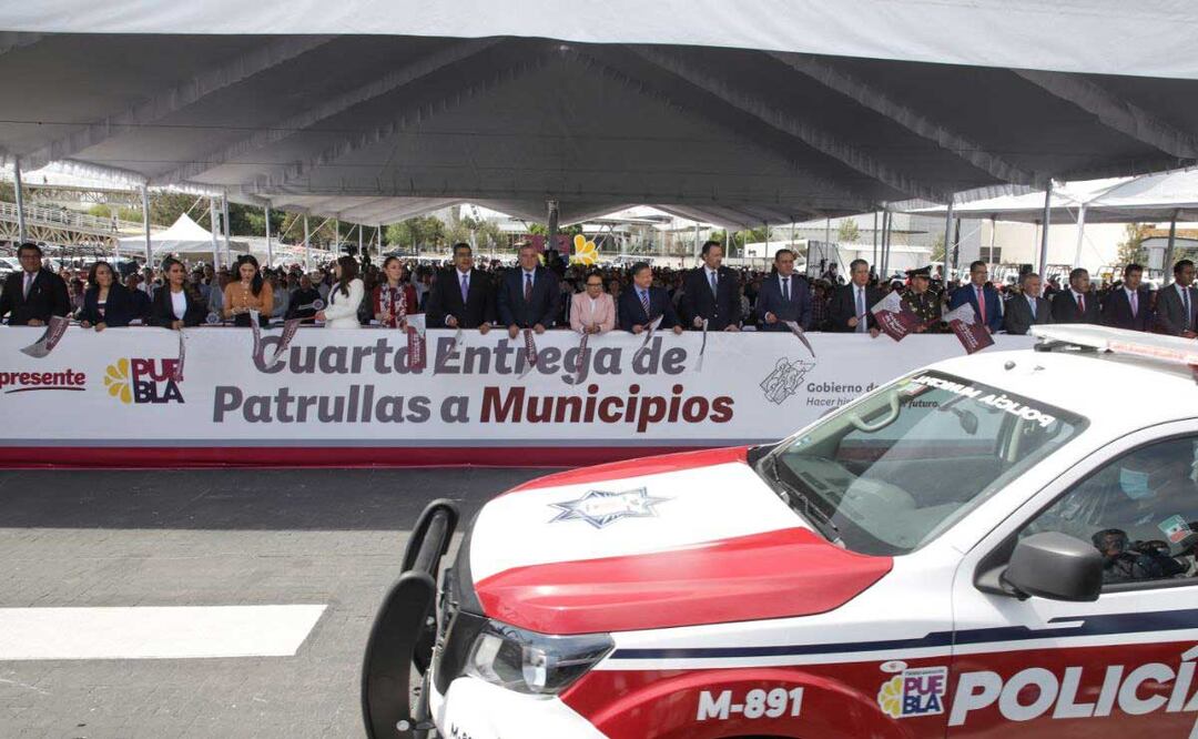 El gobierno de Sergio Salomón Céspedes continúa con la entrega de patrullas arrendadas por la administración estatal | Foto: Agencia Es Imagen para El Universal Puebla