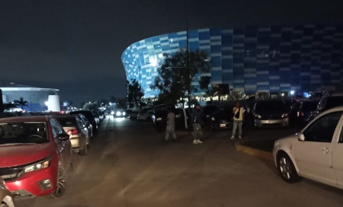 En redes sociales se denunció que viene vienes le dieron una golpiza a una familia poblana por no pagar una cuota | Foto: Captura Redes Sociales