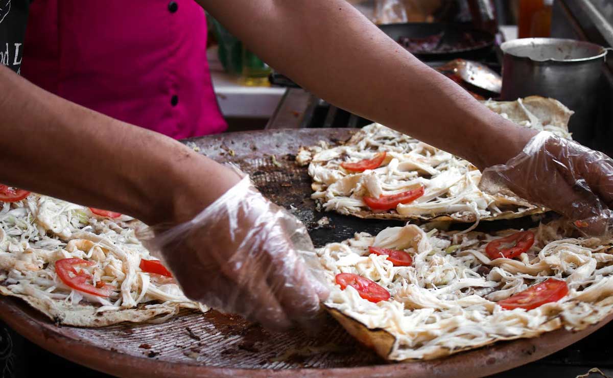 Si te preguntas dónde venden tlayudas en Puebla, aquí tenemos 5 opciones | Foto: Agencia Es Imagen para El Universal Puebla