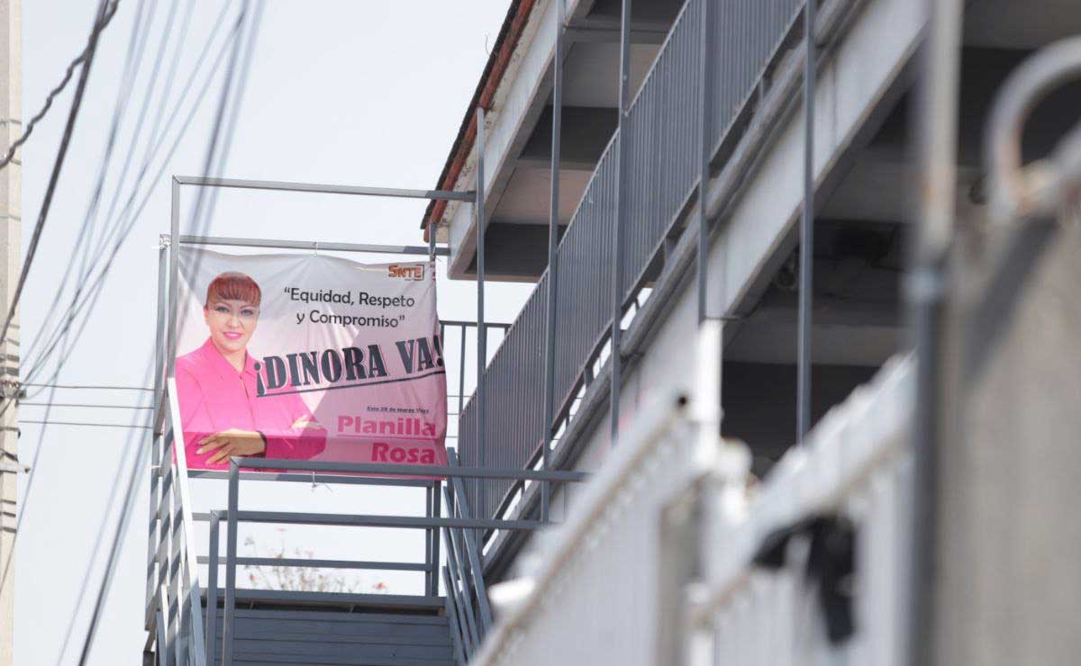 La colocación de propaganda de candidatos cerca de los centros de votación fue una de las anomalías en la elección del SNTE | Foto: agencia Es Imagen para El Universal Puebla