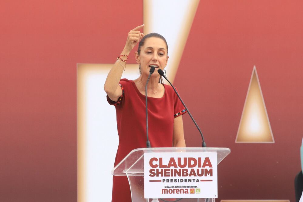 Durante sus visitas a Puebla, Claudia Sheinbaum propuso obras carreteras | Foto: EsImagen