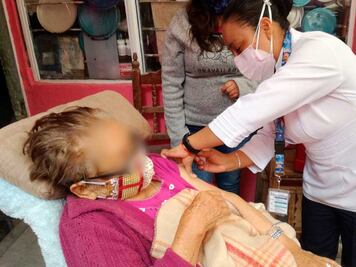 970 adultos mayores que no pueden salir de casa piden ser vacunados en Puebla