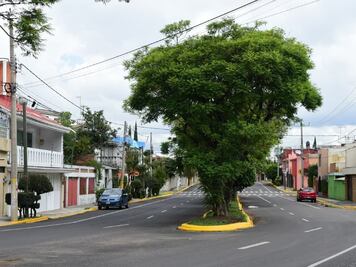 Entrega Ayuntamiento relaminación de calles al norte de Puebla