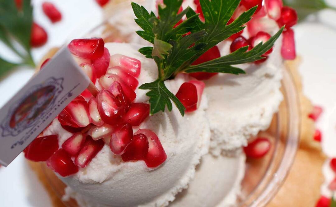 El helado sabor chile en nogada es una delicia de temporada esperada por muchos en Puebla | foto: agencia Es Imagen para El Universal Puebla