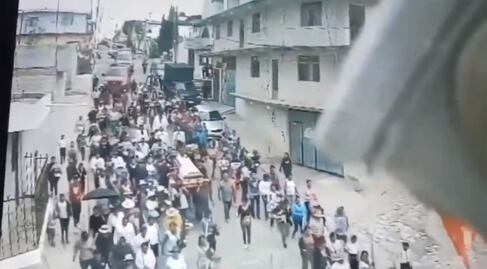 Revelan video del atropellamiento múltiple que dejó 13 heridos en Santiago Acatlán Puebla