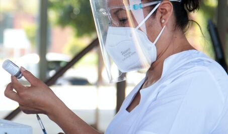 En mayo comienza vacunación de maestros en Puebla