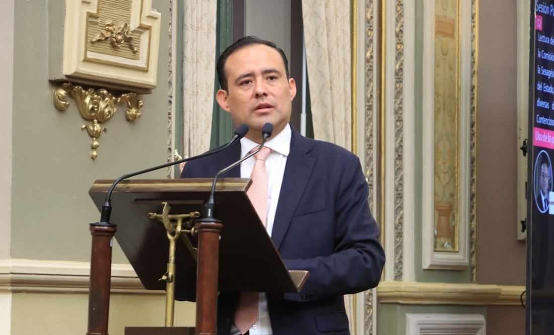 El presidente del Congreso, Eduardo Castillo, fue el encargado de presentar esos dictámenes | Foto Congreso del Estado de Puebla
