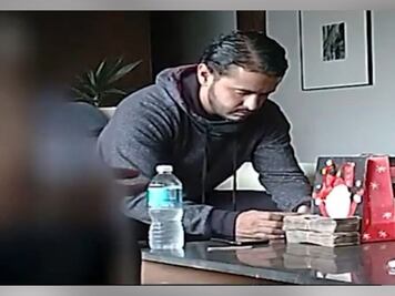 Exhiben a hijo de alcalde de San Pedro Cholula recibiendo fajos de dinero, el morenista niega situación ilícita