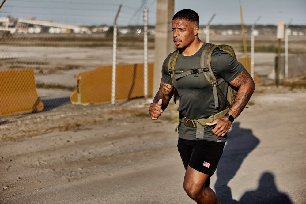 Es posible que ya estés disfrutando de los beneficios del rucking sin darte cuenta, como cuando llevas una mochila llena de compras a casa o haces senderismo con tu hijo en un portabebés.

Foto: Producción El Universal Puebla