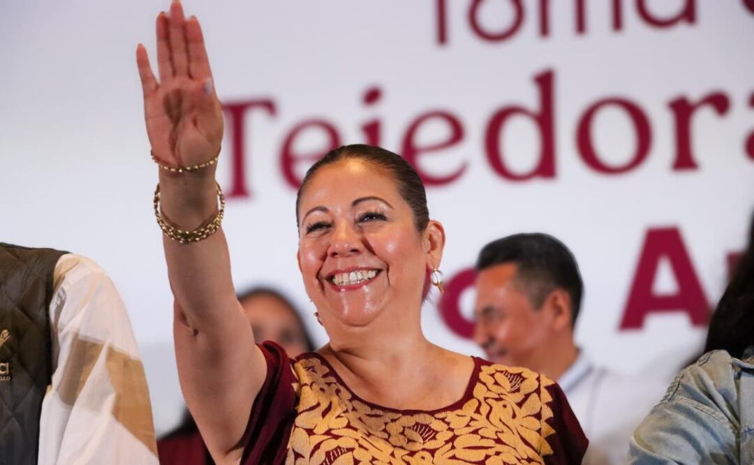 Rinde protesta Laura Artemisa García como Tejedora de la Patria | Foto: Congreso Puebla.