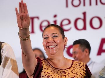 Rinde protesta Laura Artemisa García como Tejedora de la Patria