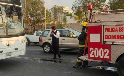 Mujer roba motobomba y la choca en su huida en Puebla